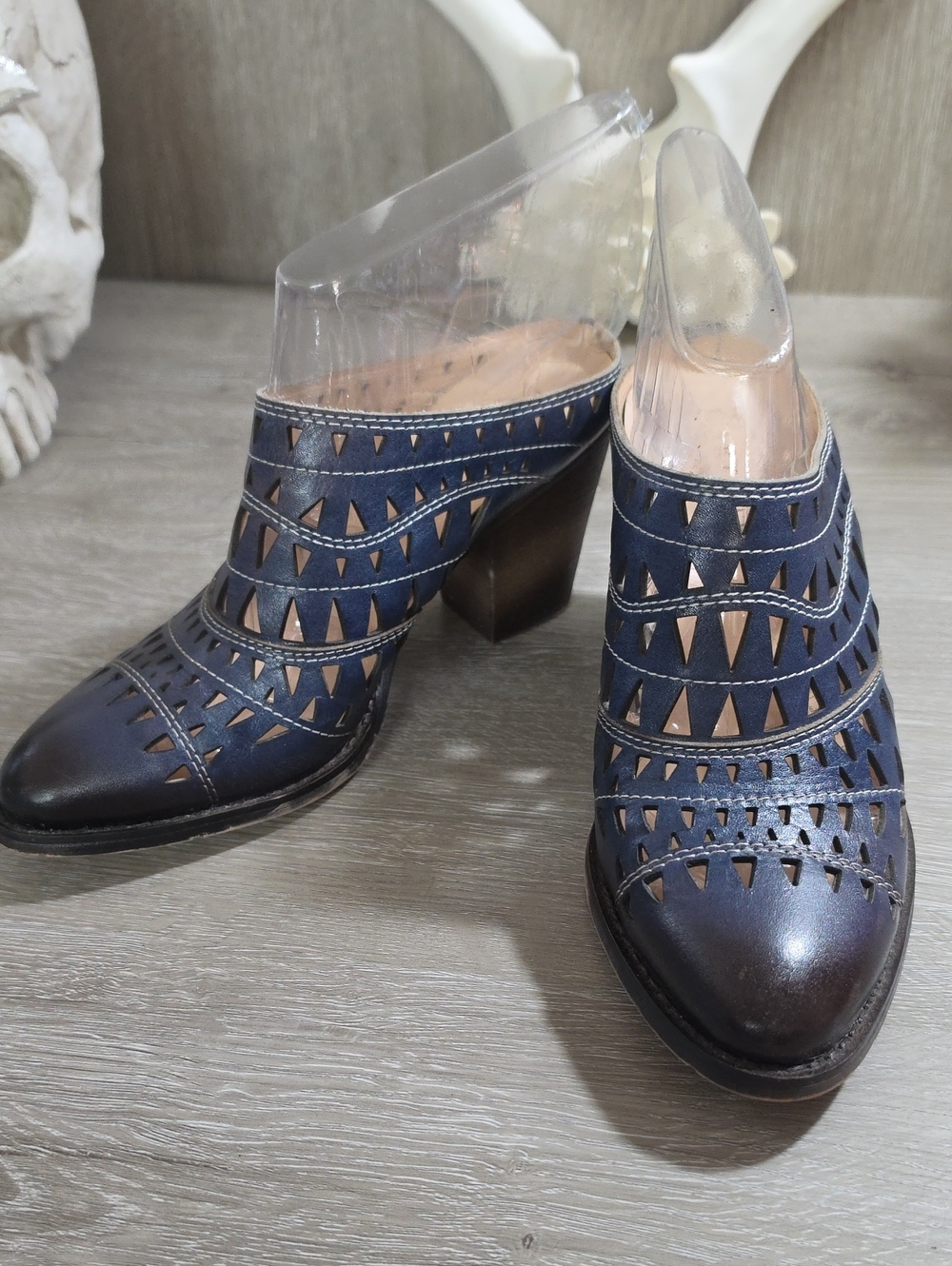 L'artiste Spring Step- Cutout Leather Heeled Mules Navy Jackpot 38 (7.5-8)